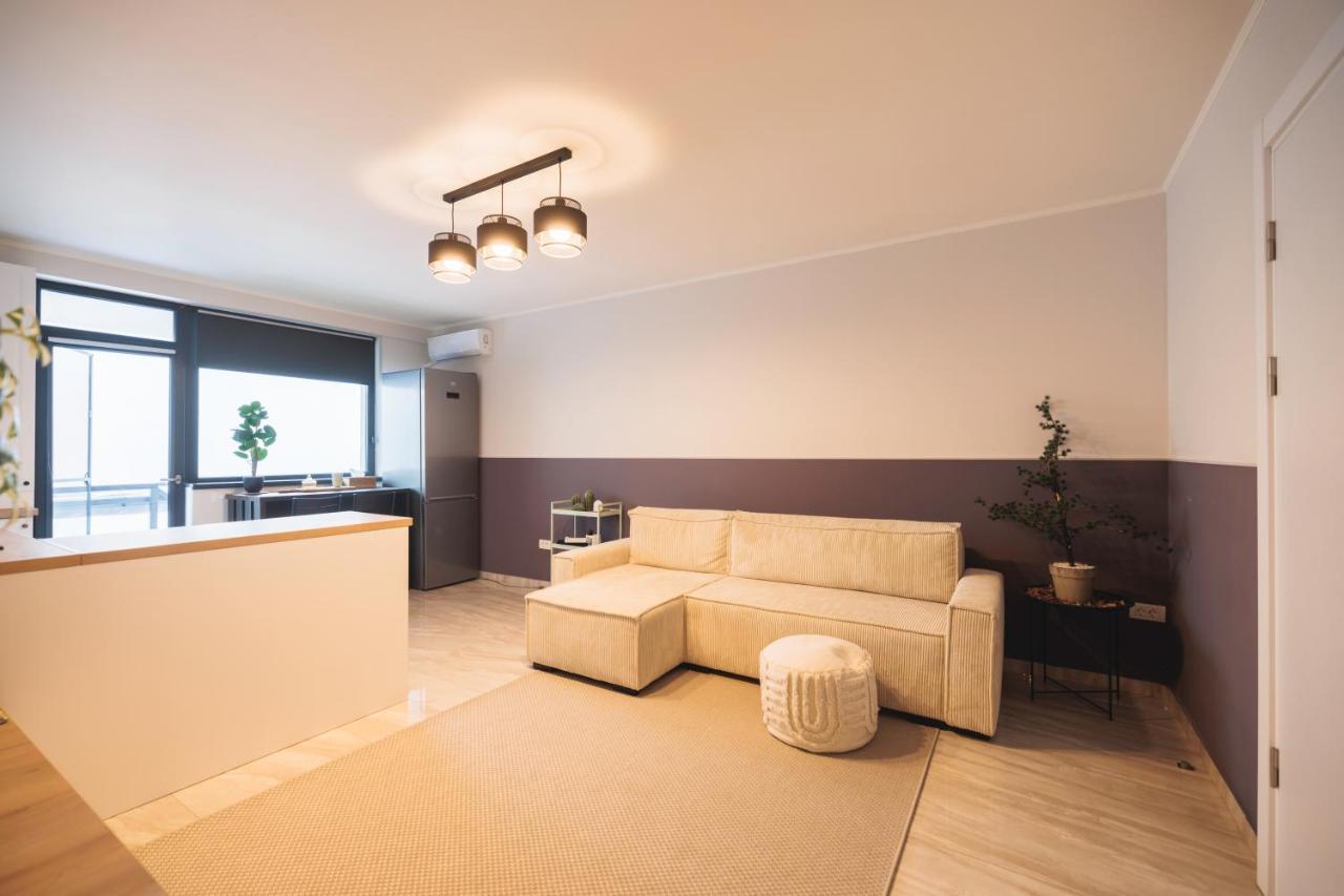 Downtown Hidden Garden With Jacuzzi In Bucharest Apartment Bagian luar foto