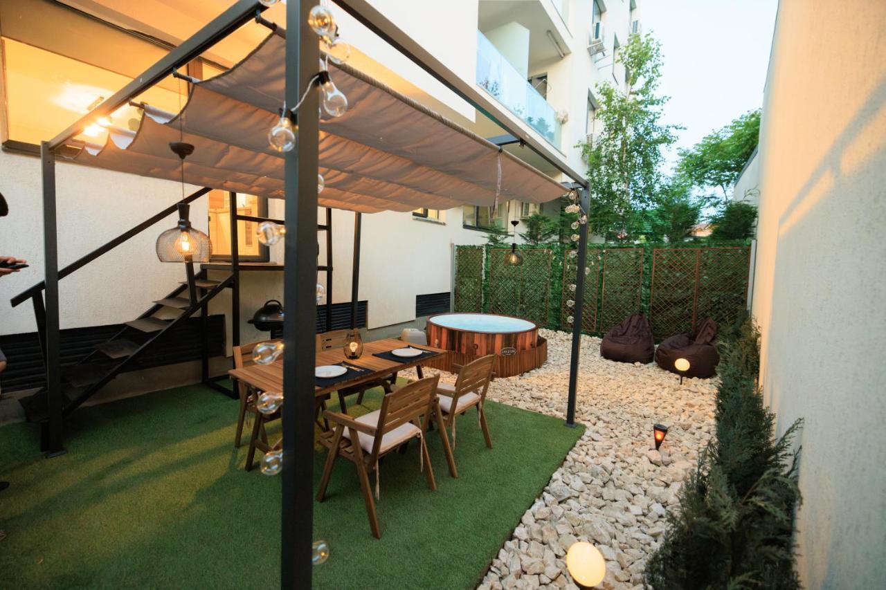 Downtown Hidden Garden With Jacuzzi In Bucharest Apartment Bagian luar foto