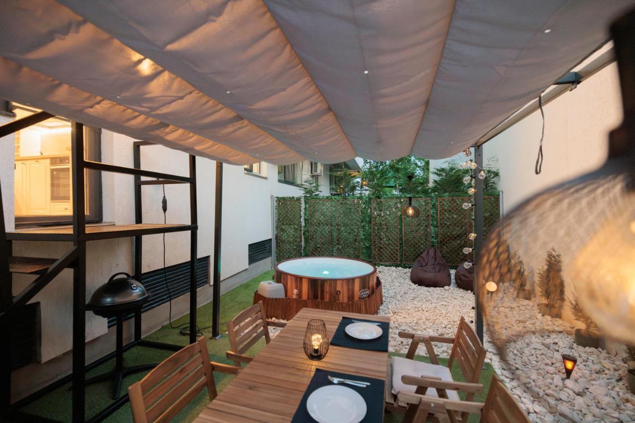 Downtown Hidden Garden With Jacuzzi In Bucharest Apartment Bagian luar foto