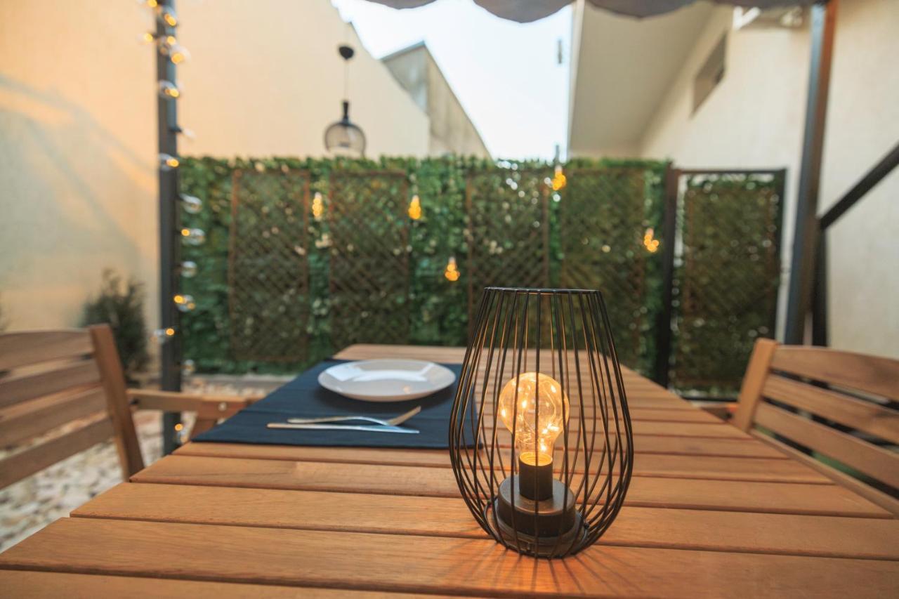 Downtown Hidden Garden With Jacuzzi In Bucharest Apartment Bagian luar foto
