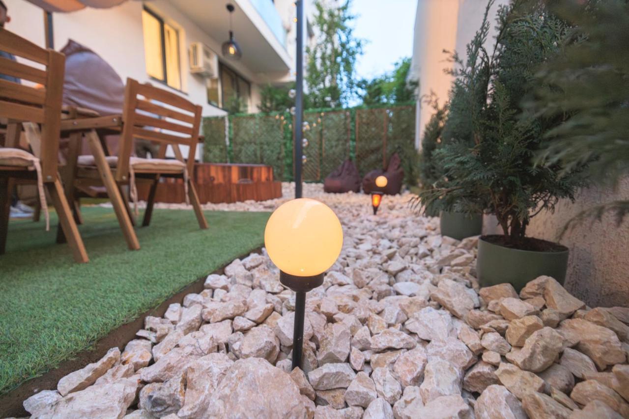 Downtown Hidden Garden With Jacuzzi In Bucharest Apartment Bagian luar foto