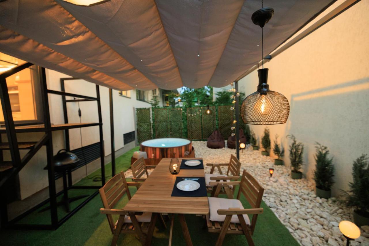 Downtown Hidden Garden With Jacuzzi In Bucharest Apartment Bagian luar foto