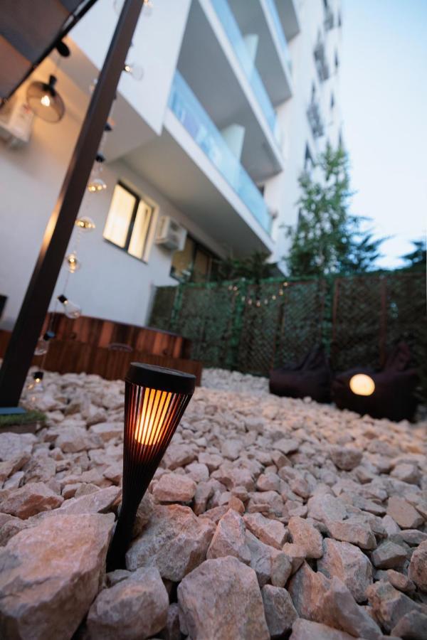 Downtown Hidden Garden With Jacuzzi In Bucharest Apartment Bagian luar foto